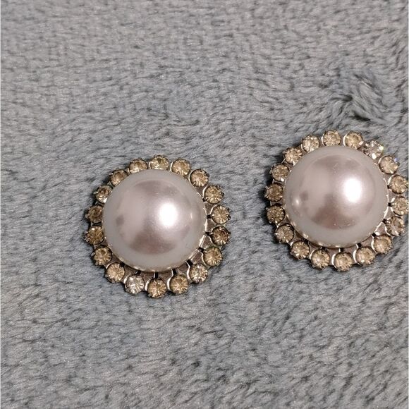 Vintage "Bluette" Rhinestone & Faux Pearl Shoe Clips - circa 1960's - Picture 9 of 11